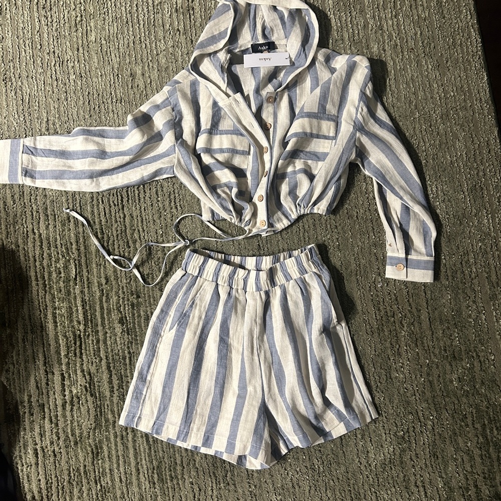 Aakaa Blue and White Striped Set